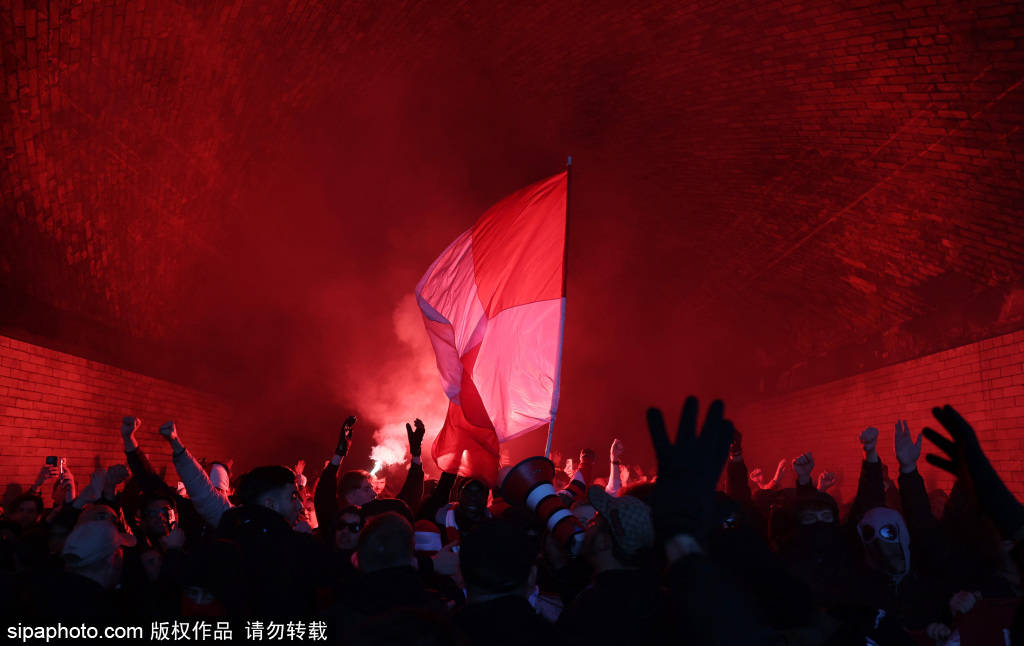 皇冠信用盘占成代理
_锁死凯恩皇冠信用盘占成代理
！萨利巴本场3解围3拦截2犯规 3对抗0成功 获评6.3分